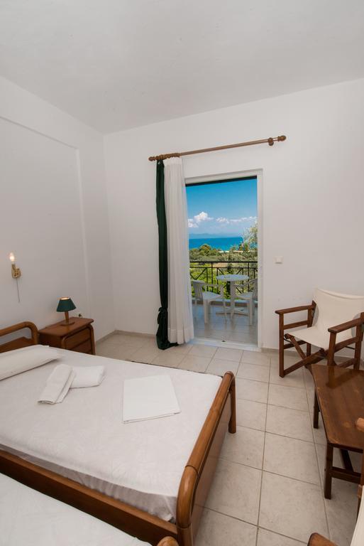 Bella Casa Studios Frinion Room photo